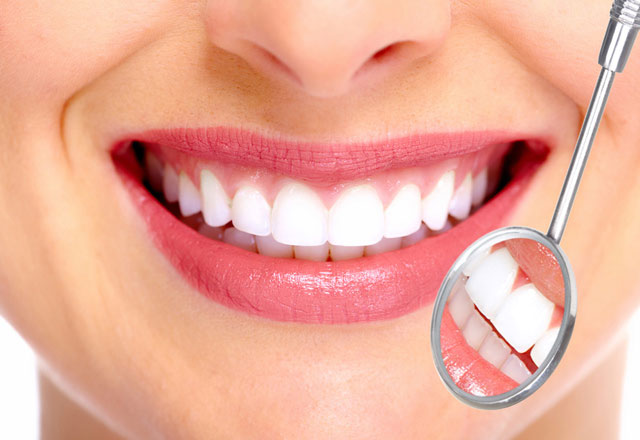 Những yếu tố nào có thể làm răng sứ bị vỡ trong quá trình sử dụng?
